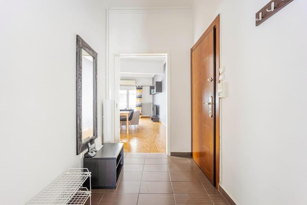 Apartment In The Middle Of Everything أثينا المظهر الخارجي الصورة