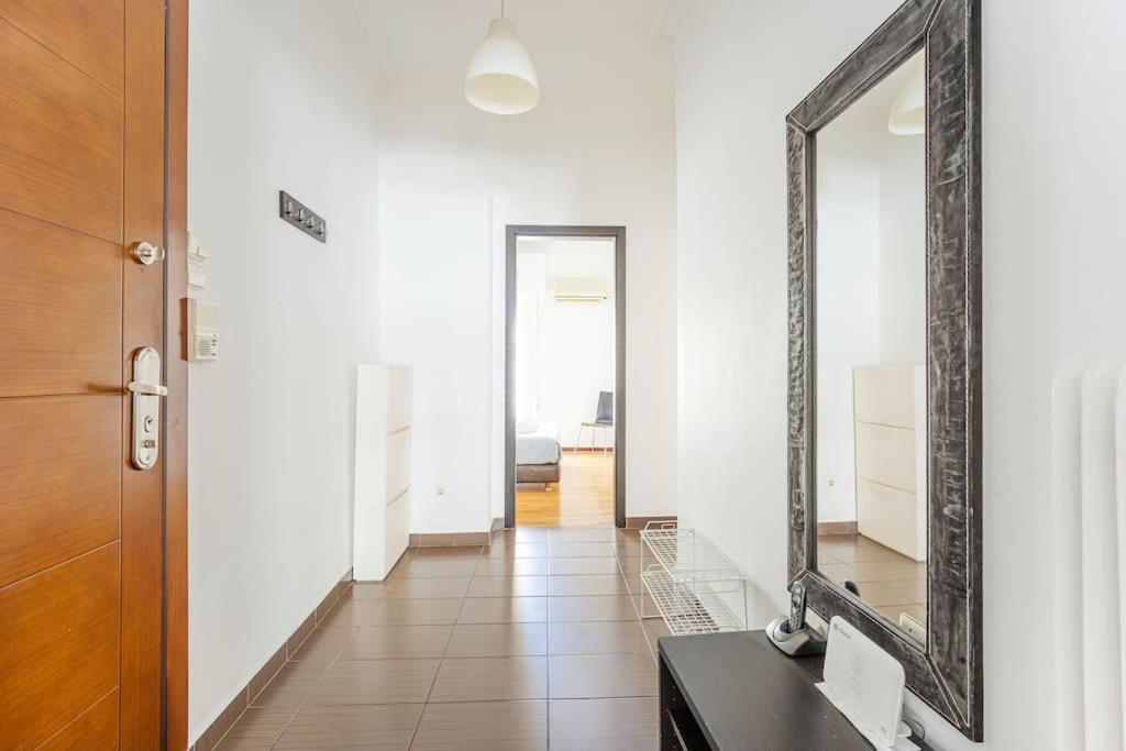 Apartment In The Middle Of Everything أثينا المظهر الخارجي الصورة