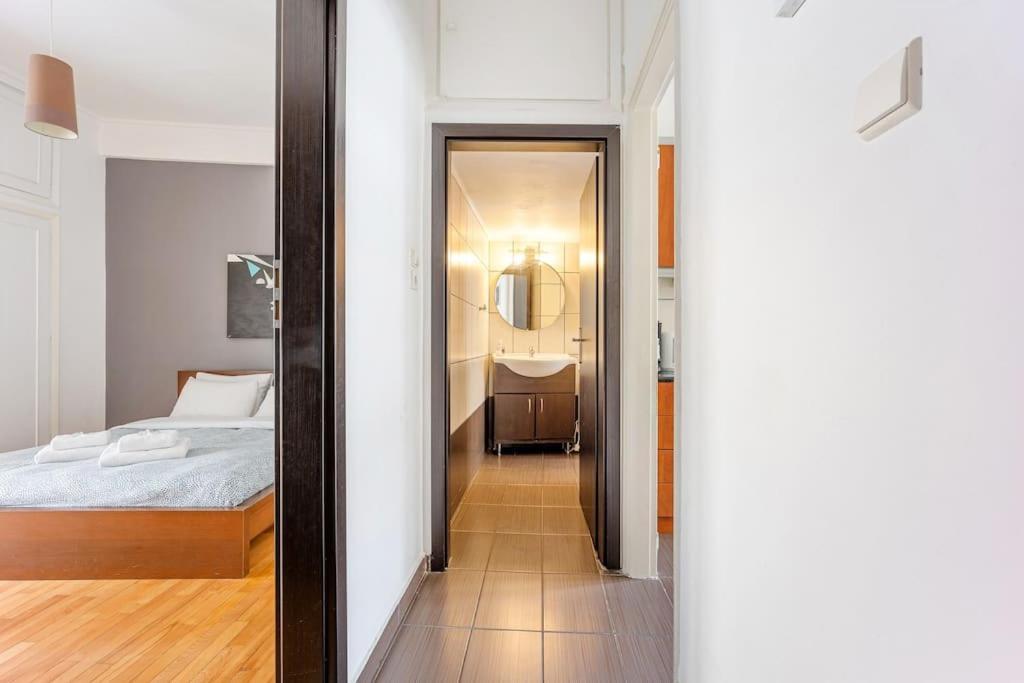 Apartment In The Middle Of Everything أثينا المظهر الخارجي الصورة