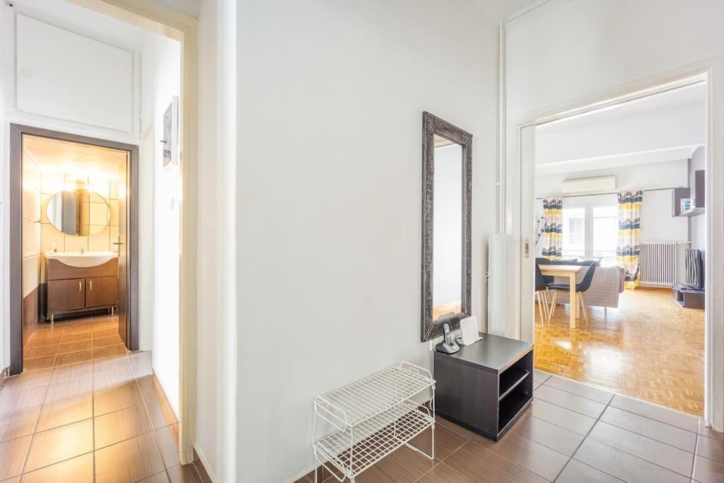 Apartment In The Middle Of Everything أثينا المظهر الخارجي الصورة