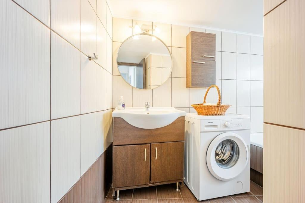 Apartment In The Middle Of Everything أثينا المظهر الخارجي الصورة